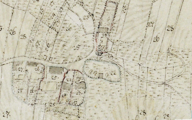 Detailierter alter Stadtplan mit nummerierten Gebäuden, Straßen und Text, der eine vorgeschlagene Entwicklungsstelle am unteren Rand anzeigt.
