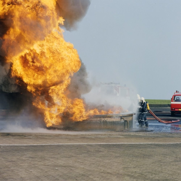 FFW Schwalmtal: Gemeinsame Pressemitteilung der Feuerwehren Schwalmtal und Niederkruchten - Mehrfacheinsätze für Feuerwehrkräfte auf der A52 - Verkehrsunfall mit Lkw, Einsatz von Rettungshubschrauber