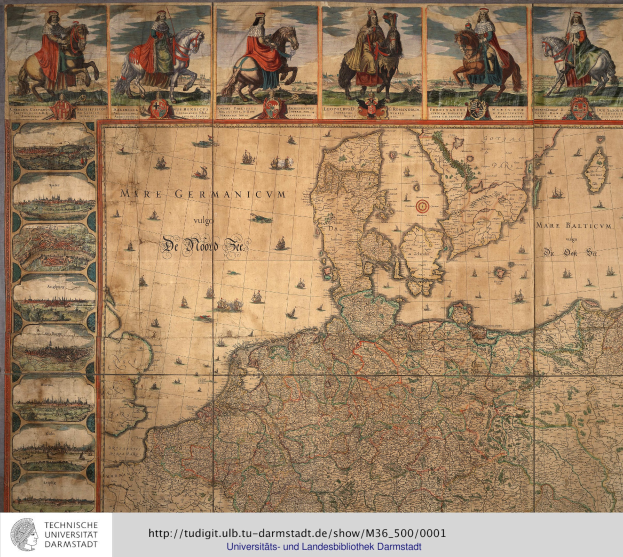 Eine detaillierte Deutschlandkarte mit einer Gruppe von Menschen in traditioneller Kleidung im Hintergrund und Text unten.