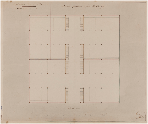 Ein detaillierter Grundrissplan aus dem 18. Jahrhundert mit zahlreichen Fenstern, begleitet von beschreibendem Text.