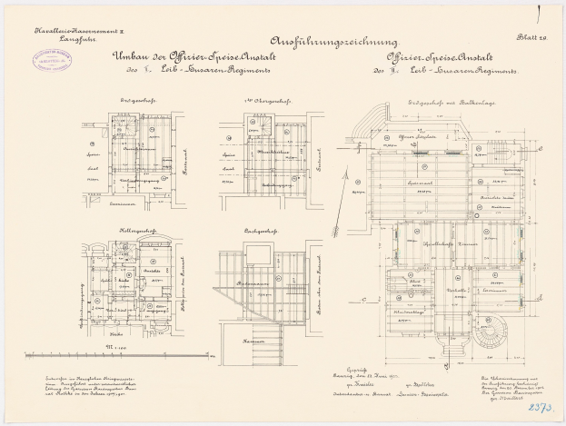 Schwarzer und weißer Grundriss des ehemaligen Bundeskanzleramts in der Bundesrepublik Deutschland, der detaillierte architektonische Pläne und Anmerkungen zeigt.