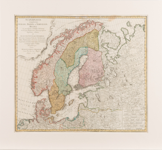 Ein gerahmtes Kartenbild von Skandinavien, das Schweden, Dänemark und Norwegen mit sichtbaren Provinzen zeigt.