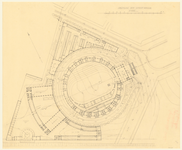 Schwarz-weißer Architekturplan eines Stadiongeländes mit umliegenden Gebäuden und handschriftlichen Anmerkungen auf altem Papier.